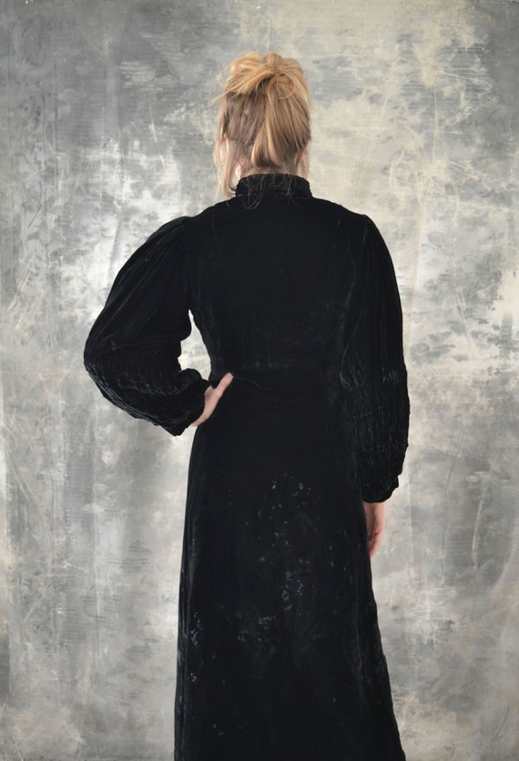 Edwardian Black Velvet Opera Coat - image 3