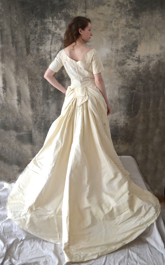 1950s Satin Wedding Gown with Train - image 1