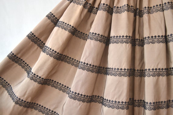 1950s Brown Satin and Embroidered Lace Dress size… - image 2