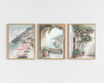 Set di 3 poster da parete con immagini dell'Italia, spiaggia di Amalfi con ombrelloni, arco con vista sull'oceano e albero di arance, poster stampabile con decorazioni mediterranee