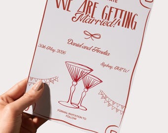 Puede incluir: Una invitación de boda blanca con detalles en rojo. El texto dice "WE ARE GETTING Married!" con los nombres Daniel y Amelia, la fecha 30 de mayo de 2026 y la ubicación Sídney, NSW. Incluye una ilustración de copas de Martini.