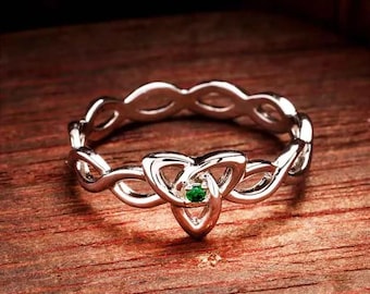 Anillo con nudo celta y esmeralda verde, anillo de amor infinito, delicado anillo de plata, anillo de promesa minimalista, regalo para ella.