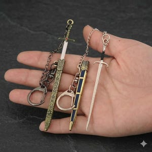 Mini Metal Sword Keychain – Ancient Style Pendant Keyring, Unedged Collectible, Bag Charm Gift