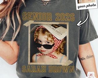 Personalised Vintage Photo Senior Shirt: Custom Graduate Picture Shirt, Class of 2026 Graduation Gift, Retro Senior Boy Girl Shirt
