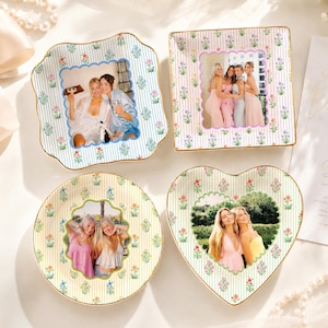 Plato para joyas personalizado con foto para tu mejor amiga, plato de cerámica para guardar objetos pequeños, soporte para anillos con estampado floral a rayas para tu mejor amiga, regalo para ella. imagen 1