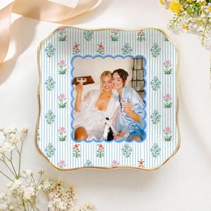 Plato para joyas personalizado con foto para tu mejor amiga, plato de cerámica para guardar objetos pequeños, soporte para anillos con estampado floral a rayas para tu mejor amiga, regalo para ella. imagen 3
