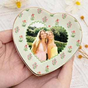 Plato para joyas personalizado con foto para tu mejor amiga, plato de cerámica para guardar objetos pequeños, soporte para anillos con estampado floral a rayas para tu mejor amiga, regalo para ella. imagen 6