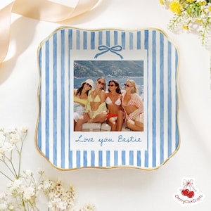Plato de joyería personalizado con foto para tu mejor amiga, bandeja de cerámica para guardar baratijas para amiga, plato para anillos a rayas para tu mejor amiga, regalos de cumpleaños para ella, regalo para dama de honor Tray - Scalloped