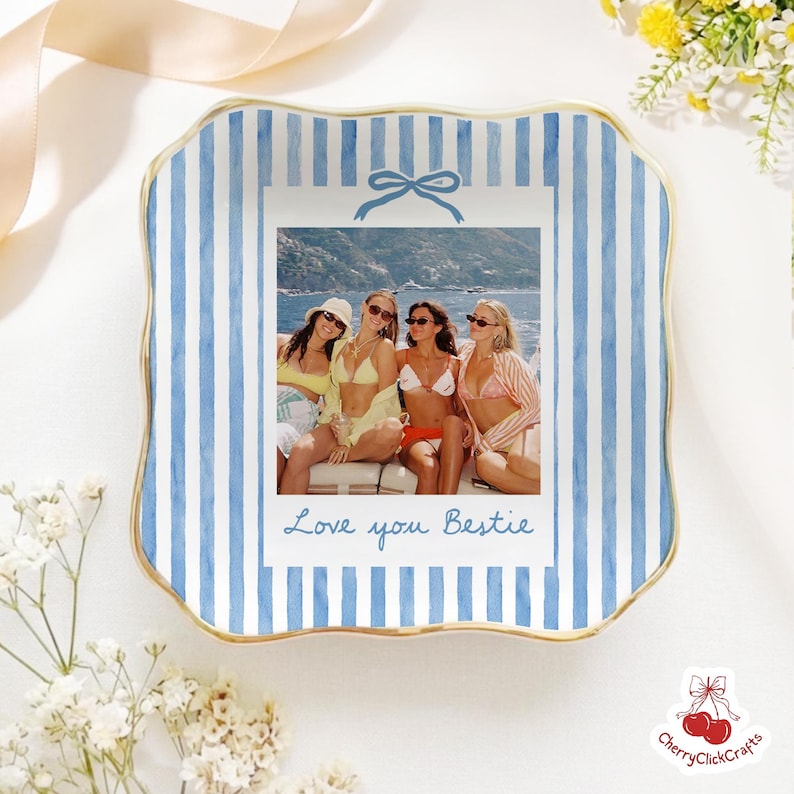 Plato de joyería personalizado con foto para tu mejor amiga, bandeja de cerámica para guardar baratijas para amiga, plato para anillos a rayas para tu mejor amiga, regalos de cumpleaños para ella, regalo para dama de honor Tray - Scalloped