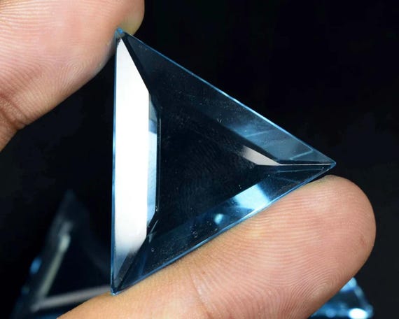 Swiss Blue Topaz Triangle Gemstone: Faceted AAA Grade, 25 Carat