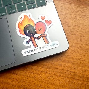 Vinylsticker You're My Perfect Match | Leuke woordspeling sticker | Holografische paarsticker | Idee jubileumcadeau | 3 x 2,75 inch