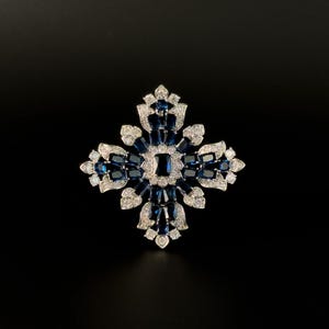 Deep blue zircon cross-shaped brooch, snowflake-shaped brooch, can be used as a pendant brooch.