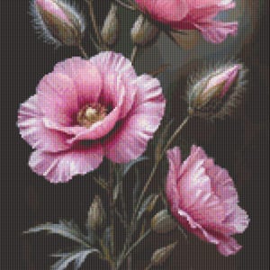 Puede incluir: Pintura digital de amapolas rosas en varias etapas de floración sobre un fondo oscuro. Las flores tienen pétalos delicados y texturizados y están rodeadas de hojas verdes y capullos. La obra evoca una sensación de belleza natural.