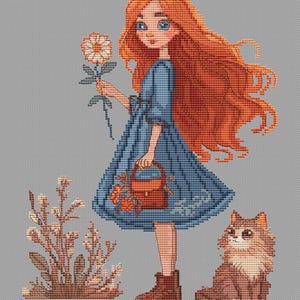 Könnte beinhalten: Ein Kreuzstichmuster einer jungen Frau mit langen roten Haaren in einem blauen Kleid, die eine Blume und eine kleine Tasche hält. Eine braune Katze sitzt daneben. Der Hintergrund ist einfarbig grau.