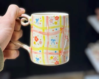 Handgemachte handbemalte Keramiktasse - Florales Patchwork-Design, süße & bunte Kaffeetasse 350 ml