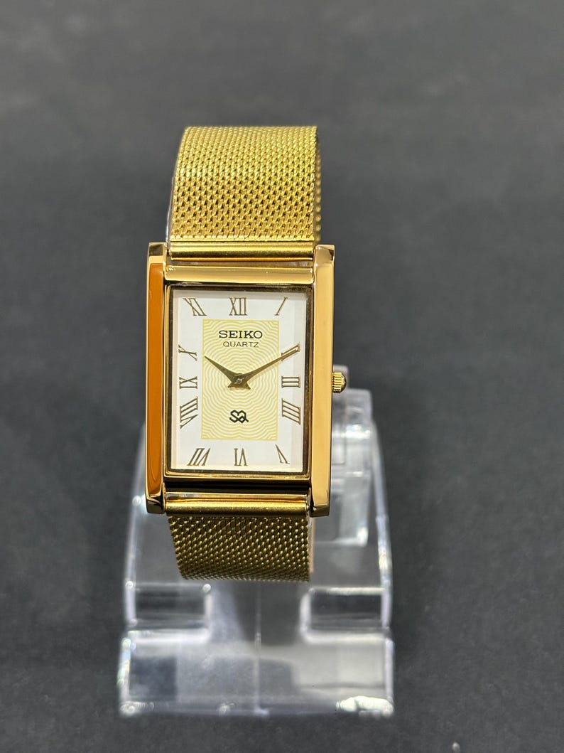 Elegant Vintage Seiko Quartz Watch, Slim Rectangular Case, White Roman Dial