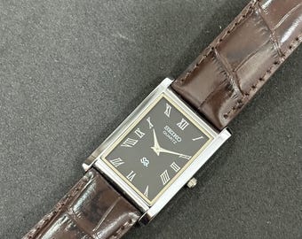 Vintage Seiko Slim Tank Quartz Watch – Black Roman Dial 27mm Japan