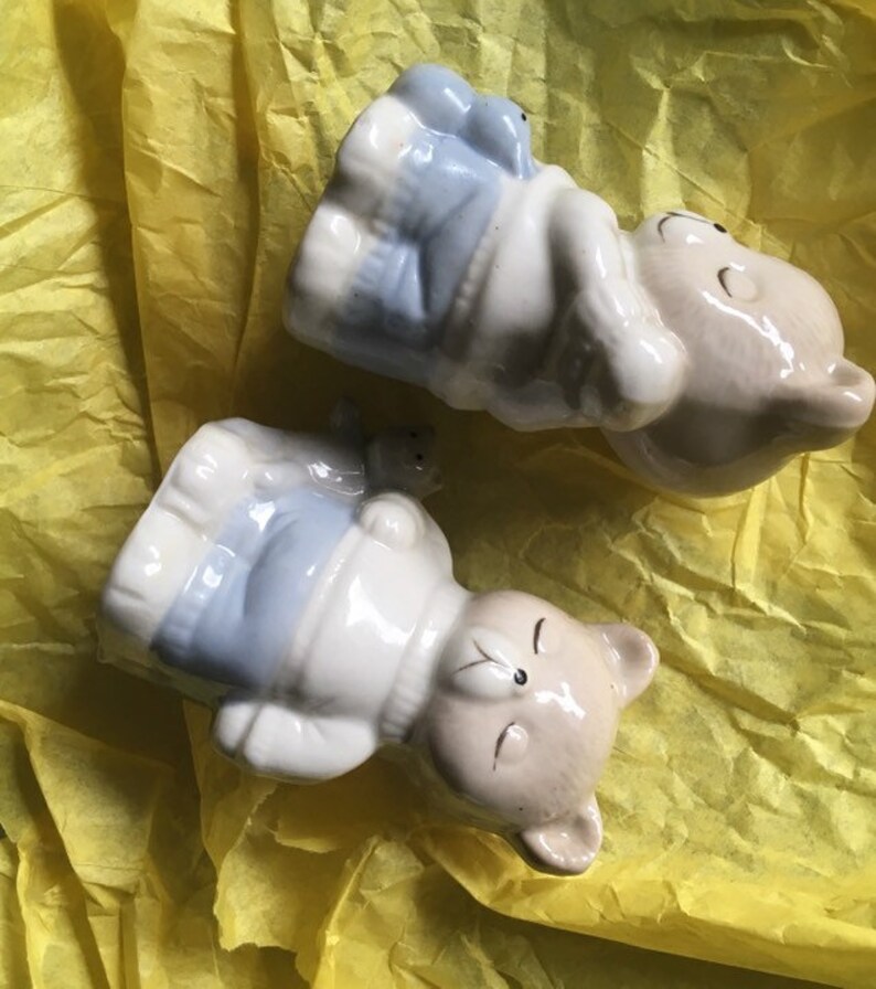 Vintage Artmark sleeping bears salt and pepper shakers