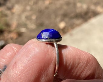 Anillo vintage de plata de ley con lapislázuli azul facetado, talla 7,5