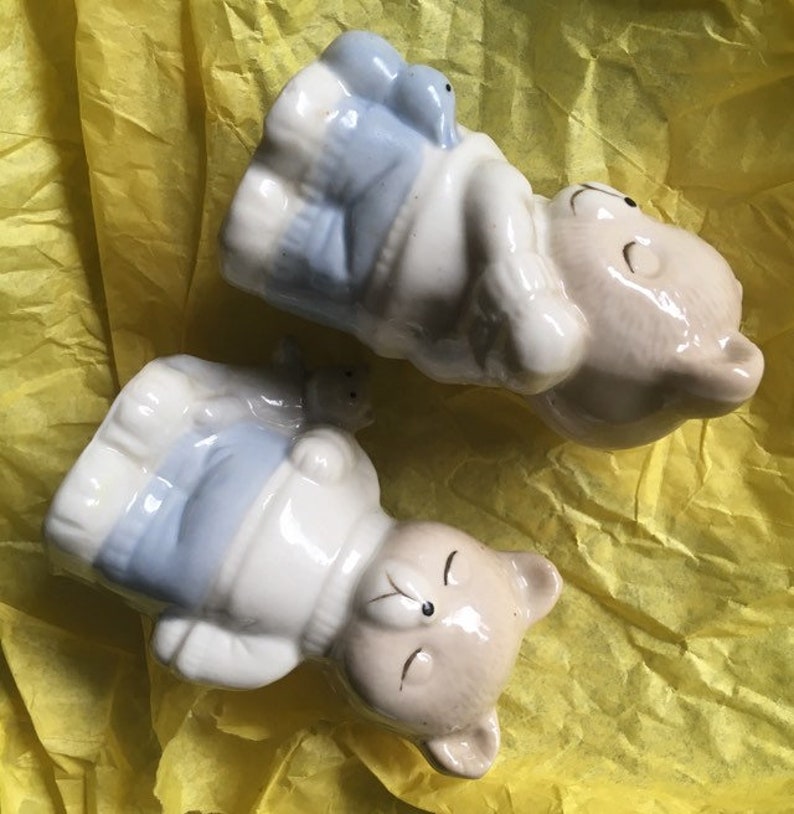 Vintage Artmark sleeping bears salt and pepper shakers