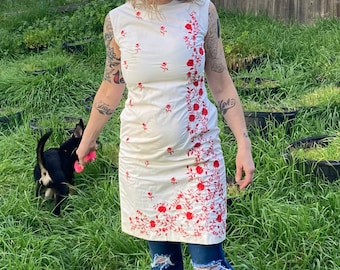 Vestido vintage de los años 60 con bordado de flores rojas