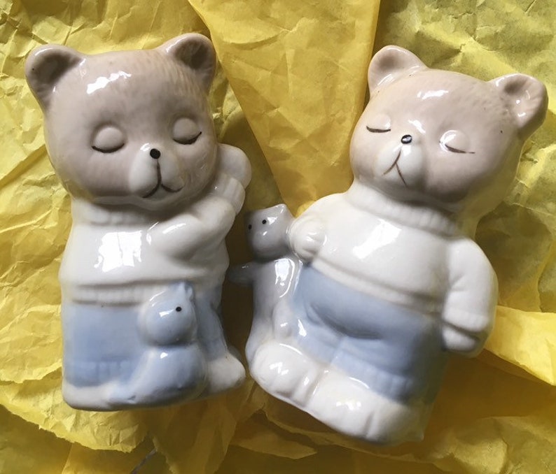 Vintage Artmark sleeping bears salt and pepper shakers