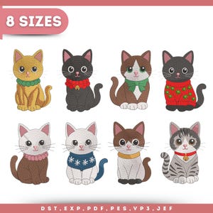 Op de afbeelding: Een afbeelding met acht geborduurde kattenontwerpen in verschillende kleuren en patronen. Elke kat heeft een unieke kraag of trui. De tekst "8 SIZES" staat bovenaan en "DST, EXP, PDF, PES, VP3, JEF" onderaan.