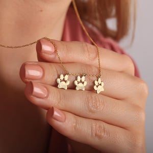 Gold Paw Print Name Necklace for Dog Mom Personalized Tiny Dog Paw Necklace for Animal Person Minimalist Paw Necklace for Dog who has passed