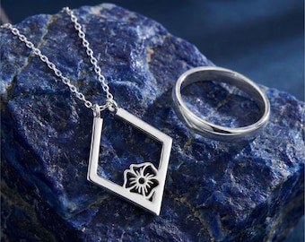 Birth Flower Ring Holder Necklace, Sterling Silver Ring Keeper Pendant for Nurses Gifts Customized Ring Holder Necklace with Birthflower
