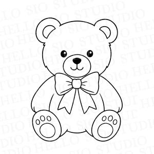 Puede incluir: Una ilustración de arte lineal en blanco y negro de un oso de peluche sentado con un gran lazo alrededor del cuello, orejas redondas y almohadillas en las patas. El diseño incluye el texto repetido HELLO SIO STUDIO en el fondo.