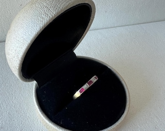 Anello in oro giallo 18 carati con rubini e diamanti / Gioielli vintage