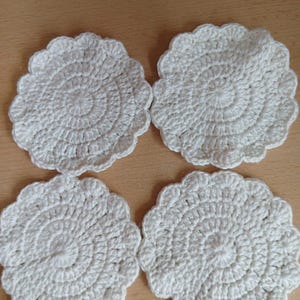Set of 4 Crochet Coasters - Handmade Cotton - Boho / Vintage Style - Ø 10 cm