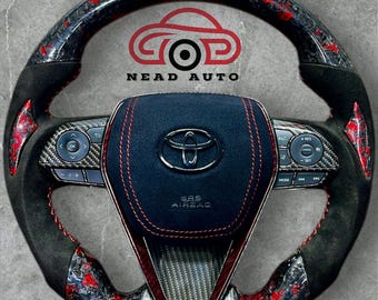 Volante in fibra di carbonio forgiata rossa e pelle scamosciata per Toyota Camry 8a generazione (2018-2022).