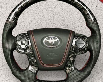 Volante personalizzato in carbonio forgiato e pelle traforata - Adatto a Toyota Camry 2012-2017