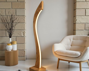 Gebogen eikenhouten led-vloerlamp – handgemaakt modern sculpturaal licht, woonkameraccent