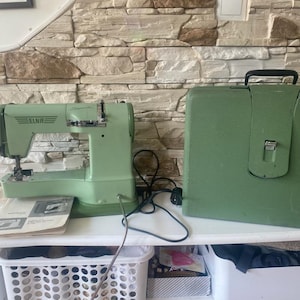 Elna Supermatic 722010- Vintage Swiss Sewing machine (fully working, with case and manual)