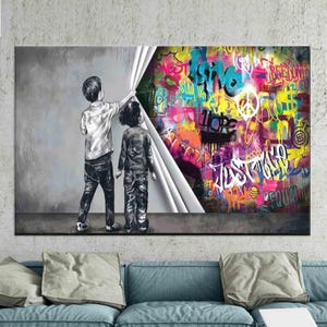 Toile graffiti Banksy : Derrière le rideau, décoration de chambre de garçon