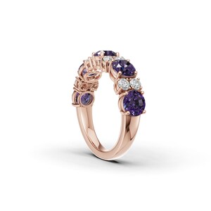 Anello eternity con ametista, anello con pietre multiple a scalare, fede nuziale con gemma viola, anello anniversario in argento sterling, anello con pietra portafortuna di febbraio