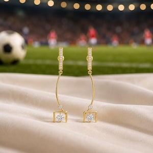 Örhängen med målstolpe | 925 sterlingsilver | Moissanitpavé | Örhängen med fotbollsmotiv | Fina fotbollssmycken | Fotbollsfeber 2026