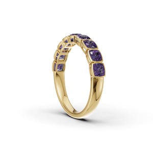 Anello nuziale con ametista naturale, anello a mezza eternità viola, in argento sterling, regalo di anniversario per lei