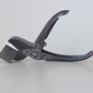 Vintage Rouse slug clipper - letterpress tool
