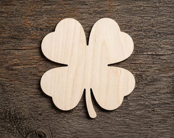 Recorte de madera de trébol de cuatro hojas, pieza sin terminar para manualidades del Día de San Patricio.