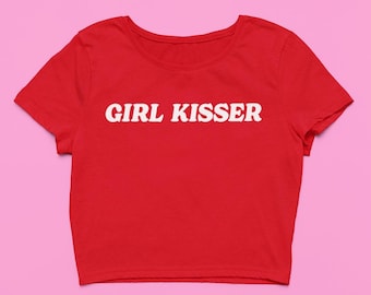 Kisser-babyshirt voor meisjes | AANGEPASTE Zacht aansluitende Y2K-croptop | Sapphic queer ironisch shirt | Y2K Bimbo Pride-T-shirt, leuk cursed shirt cadeau