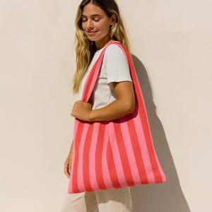 Pink and red striped beach bag | colorful shopper | color blocking bag
