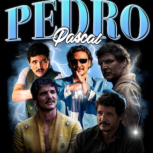 Peut inclure: T-shirt noir avec plusieurs images de Pedro Pascal et le nom "PEDRO Pascal" en bleu rétro. Le design comprend des éclairs et divers portraits de l'acteur.