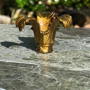Acanthus leaf lamp finial