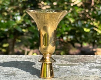 Polished brass lamp finial