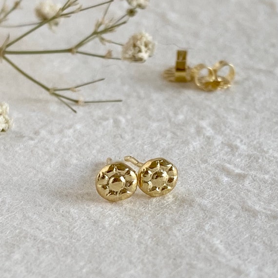 Tiny Dainty 14K Gold Earrings Shaped as Flowers