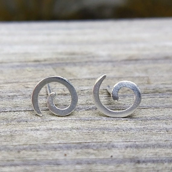 Silver Spiral Stud Earrings, Tiny Paint Spiral Studs, Everyday earrings, Modern studs, Cute Modern Silver Earrings