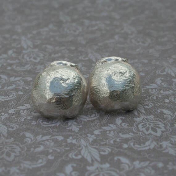 Rustic silver pomegranate stud earrings, small round pomegranate earrings, made of fine silver.